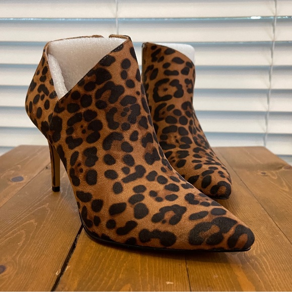 Jessica Simpson Leopard Print Ankle Booties - Picture 9 of 10